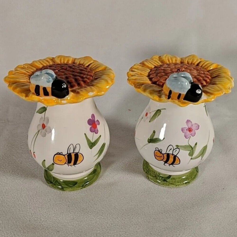 Bumblebee Sunflower Salt & Pepper Shakers Ceramic Hand-painted Bee Flower Yellow